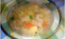 суп с минтаем и вермишелью в тарелке