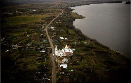 Тверская область, фото реки и храма на берегу
