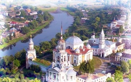 Тверская область, фото храма на берегу реки